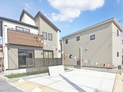 JR宇都宮線「東大宮」駅東口徒歩3分、提携駐車場もあります。エステート白馬東大宮店までお気軽にお問い合わせください。
