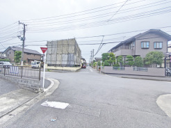 閑静な住宅地で、小さなお子様がいるご家族にも安心。