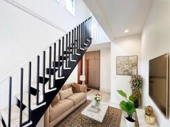 明るく開放的な玄関、
家具はCGによるものです。価格に家具は含みません。