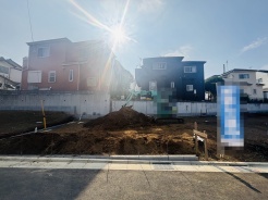 戸建てが立ち並ぶ静かな住宅街。四季折々の移り変わりを感じながら自然と楽しみ、暮らす、そんな毎日を日々の中で感じられる住環境