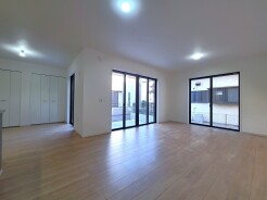 五感で感じる、現地でしかわからない事も沢山ございます。周辺環境なども一緒にご案内いたしますのでお気軽にお問合せください。