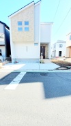 戸建てが立ち並ぶ静かな住宅街。四季折々の移り変わりを感じながら自然と楽しみ、暮らす、そんな毎日を日々の中で感じられる住環境