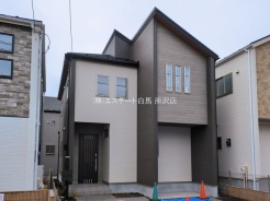 戸建てが立ち並ぶ静かな住宅街。四季折々の移り変わりを感じながら自然と楽しみ、暮らす、そんな毎日を日々の中で感じられる住環境