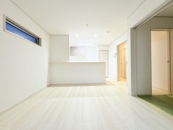 リビングは家具の配置も思いのまま。自由度が高い設計です。