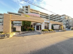 五感で感じる、現地でしかわからない事も沢山ございます。周辺環境なども一緒にご案内いたしますのでお気軽にお問合せください。