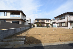 南道路に面しており日中もたくさんの陽が入ります。風通りや周辺環境など実際に現地にてご確認ください。