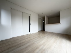 夕食の時間。家族、友人、両親、親戚との会話がより料理を美味しくしてくれる。あっという間に時間が過ぎてしまう居心地の良さは、普段はほっとする空間としてここにあります。