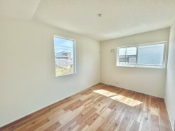 2面採光を確保した明るい室内は、爽やかな風を感じる居心地の良い空間です。