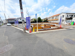 セカンドカーや来客時にも便利なカースペース2台分ございます。