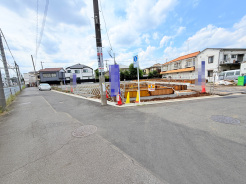 南道路に面しており日中もたくさんの陽が入ります。風通りや周辺環境など実際に現地にてご確認ください。