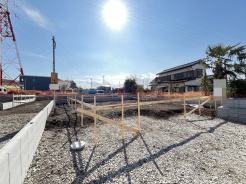 1号棟 整然とした区画に、これから始まる新しい暮らしの息吹を感じさせる、清々しい空と広々とした空間