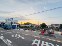 A号棟 セカンドカーや来客時にも便利なカースペース2台分ございます。