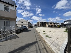 1号地 見通しの良い平坦な道が続き、日々の暮らしに心地よいゆとりを感じさせてくれます