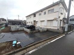 戸建てが立ち並ぶ静かな住宅街。四季折々の移り変わりを感じながら自然と楽しみ、暮らす、そんな毎日を日々の中で感じられる住環境