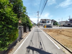 A号棟 セカンドカーや来客時にも便利なカースペース2台分ございます。