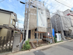 戸建てが立ち並ぶ静かな住宅街。四季折々の移り変わりを感じながら自然と楽しみ、暮らす、そんな毎日を日々の中で感じられる住環境