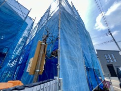 戸建てが立ち並ぶ静かな住宅街。四季折々の移り変わりを感じながら自然と楽しみ、暮らす、そんな毎日を日々の中で感じられる住環境