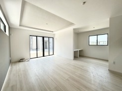 2号棟 夕食の時間。家族、友人、両親、親戚との会話がより料理を美味しくしてくれる。あっという間に時間が過ぎてしまう居心地の良さは、普段はほっとする空間としてここにあります。