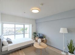 【洋室/約6.0帖】
南向きで陽当たり良好!明るく開放感のあるお住まいです。
※家具はCG合成によるものです。