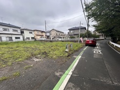 セカンドカーや来客時にも便利なカースペース2台分ございます。