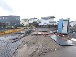 戸建てが立ち並ぶ静かな住宅街。四季折々の移り変わりを感じながら自然と楽しみ、暮らす、そんな毎日を日々の中で感じられる住環境