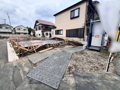 セカンドカーや来客時にも便利なカースペース2台分ございます。