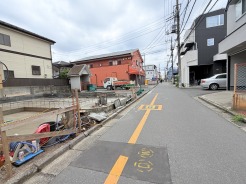 4m幅員の道路に面しておりお車の運転が苦手な方でも安心して出入りいただけます。