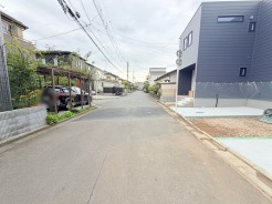 6m幅員の道路に面しておりお車の運転が苦手な方でも安心して出入りいただけます。