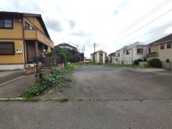 セカンドカーや来客時にも便利なカースペース2台分ございます。