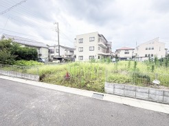 1号地 戸建てが立ち並ぶ静かな住宅街。四季折々の移り変わりを感じながら自然と楽しみ、暮らす、そんな毎日を日々の中で感じられる住環境
