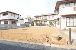 戸建てが立ち並ぶ静かな住宅街。四季折々の移り変わりを感じながら自然と楽しみ、暮らす、そんな毎日を日々の中で感じられる住環境