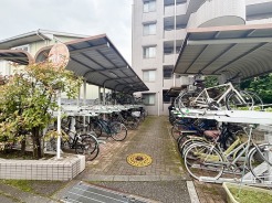 屋根付きの駐輪場