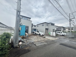 1号棟 セカンドカーや来客時にも便利なカースペース2台分ございます。