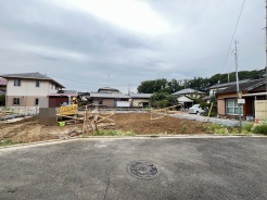 1号棟 五感で感じる、現地でしかわからない事も沢山ございます。周辺環境なども一緒にご案内いたしますのでお気軽にお問合せください。