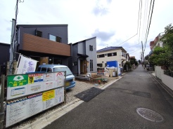 1号棟 セカンドカーや来客時にも便利なカースペース2台分ございます。