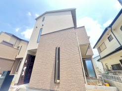 4号棟 お客様をお迎えする玄関、お家の出入りもスムーズに行えます。