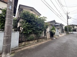 古屋が建っておりますが、更地にしてからのお引渡です。