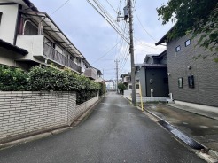 戸建てが立ち並ぶ静かな住宅街。四季折々の移り変わりを感じながら自然と楽しみ、暮らす、そんな毎日を日々の中で感じられる住環境