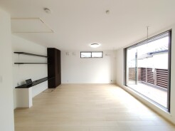 リビングは家具の配置も思いのまま。自由度が高い設計です。