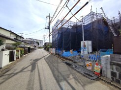 セカンドカーや来客時にも便利なカースペース2台分ございます。