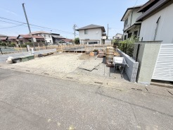 セカンドカーや来客時にも便利なカースペース2台分ございます。