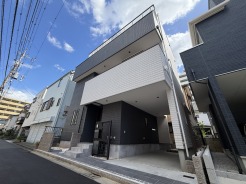 戸建てが立ち並ぶ静かな住宅街。四季折々の移り変わりを感じながら自然と楽しみ、暮らす、そんな毎日を日々の中で感じられる住環境