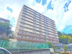 便利でありながら、閑静でみどり豊かな住環境に佇む管理体制良好マンション。ペット飼育も可能です。