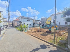 前面道路は周辺住民以外の交通が無く、安全で閑静な住環境が保たれやすい立地です。