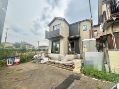 前面道路は通り抜けができないため、交通量が少なく静かな住環境です。