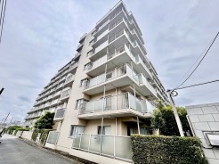 商業施設が徒歩圏内に充実、日々のお買い物も安心な環境です。