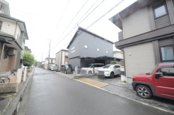 戸建てが立ち並ぶ静かな住宅街。四季折々の移り変わりを感じながら自然と楽しみ、暮らす、そんな毎日を日々の中で感じられる住環境