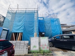 戸建てが立ち並ぶ静かな住宅街。四季折々の移り変わりを感じながら自然と楽しみ、暮らす、そんな毎日を日々の中で感じられる住環境