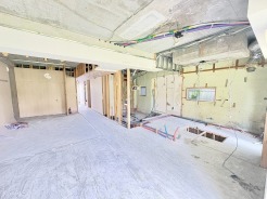 現在リフォーム中です。11月下旬頃に完成予定です。