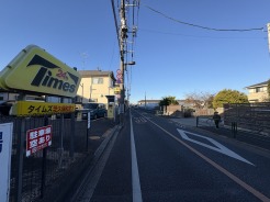 前面道路は広く、駐車がしやすいです。